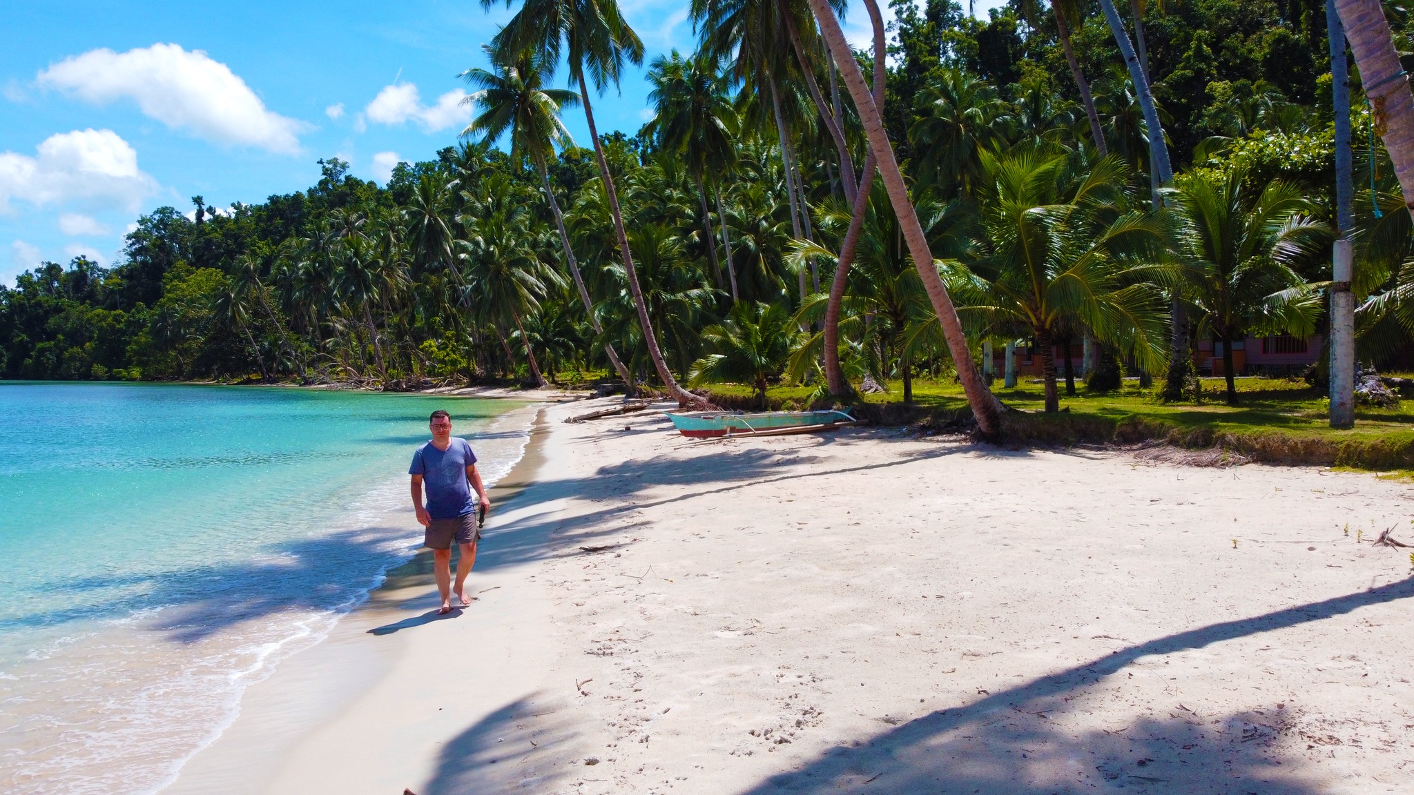 Beautiful white sand beach in Port Barton