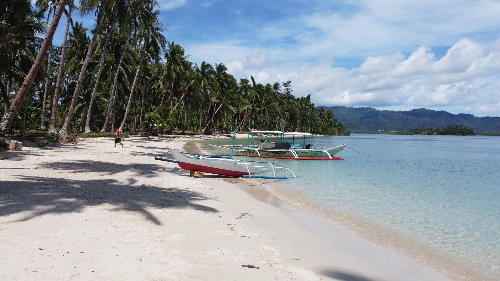 Island hopping in Port Barton