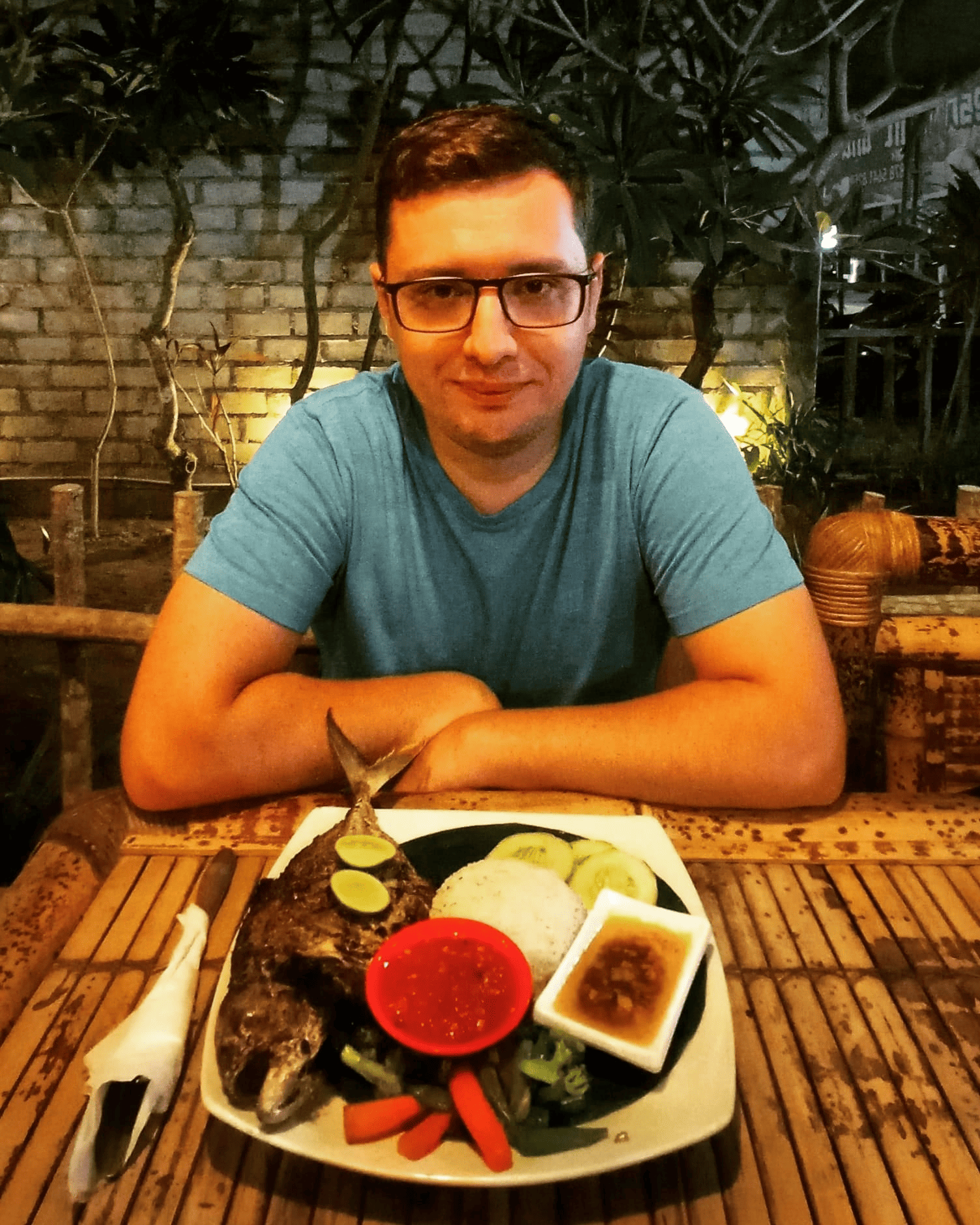 The Lazy Traveler in warung in Lobok Indonesia