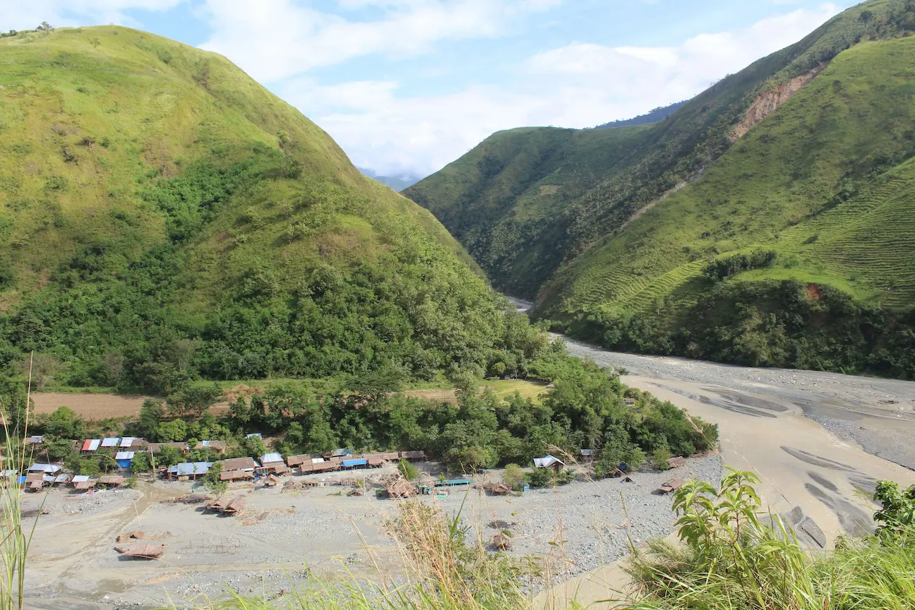 Mount Sawi valley with Dupinga River